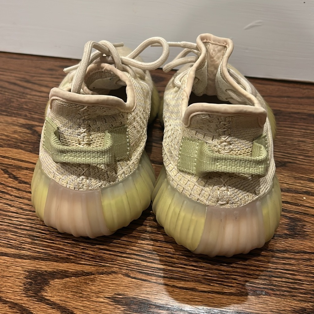 Yeezys boost - Picture 3 of 5